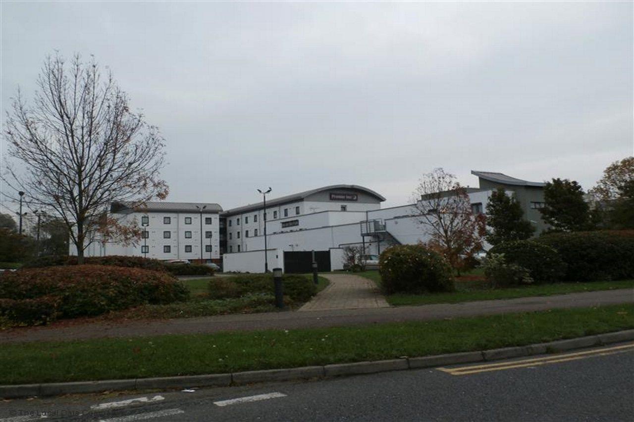 Premier Inn London Enfield Exterior foto