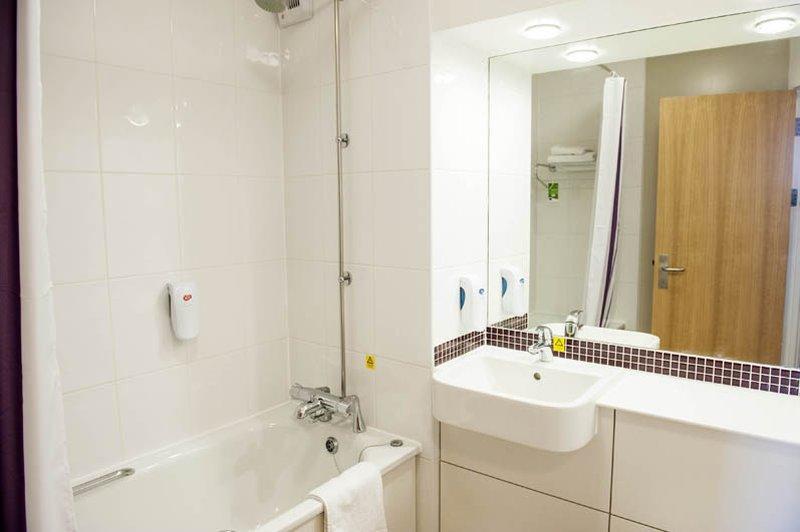 Premier Inn London Enfield Exterior foto